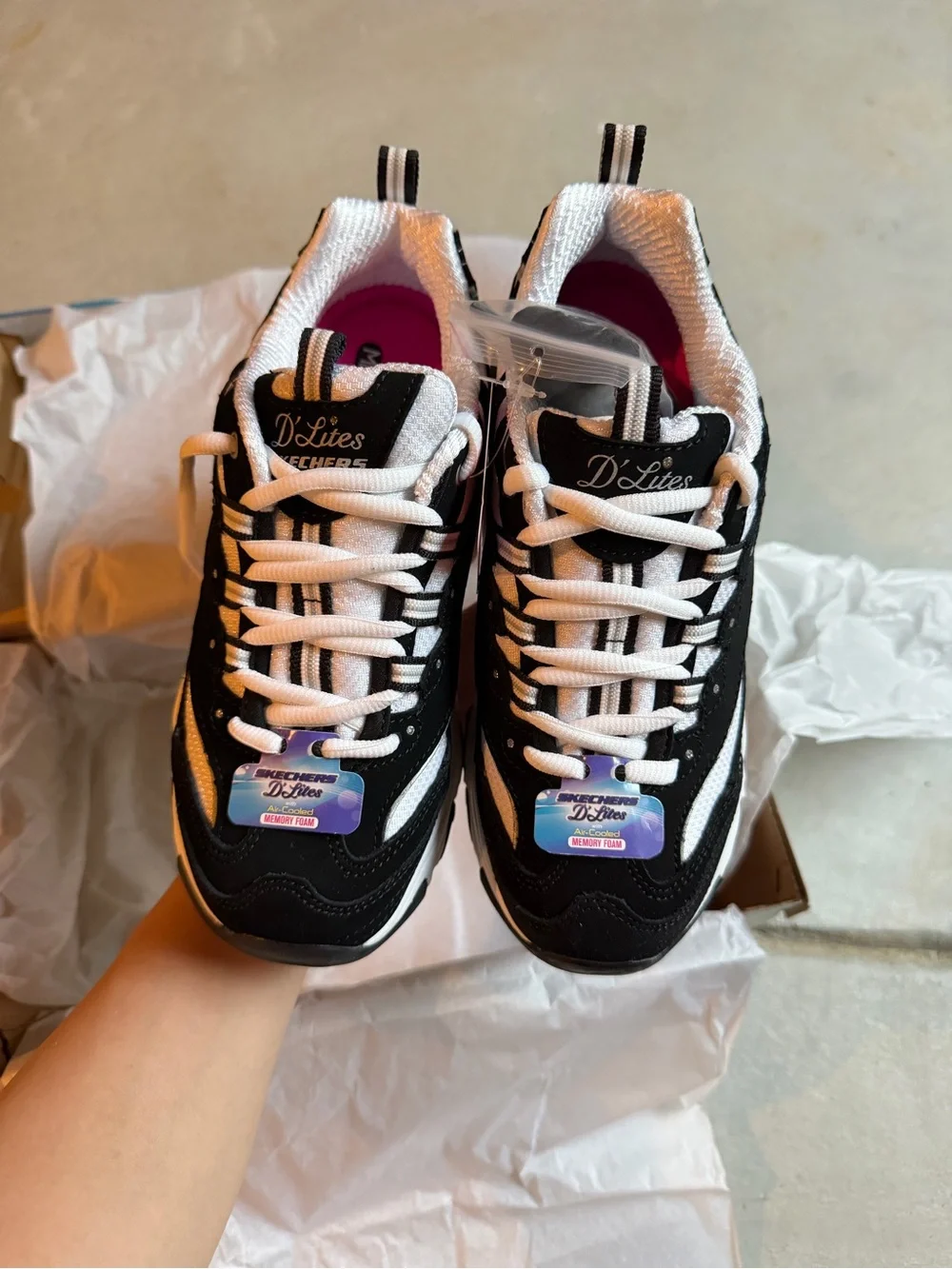Skechers D’Lites Biggest Fan 11930/BKW Women’s Size 6 Black White NIB